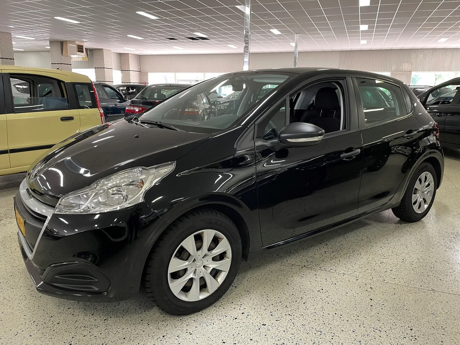 Peugeot 208 (2015) — foto 1