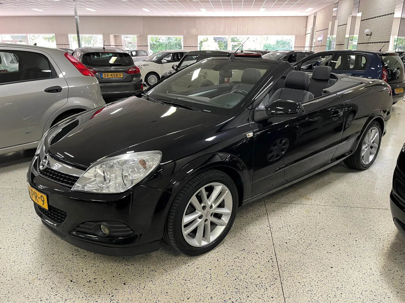 Opel Astra (2010) — foto 1