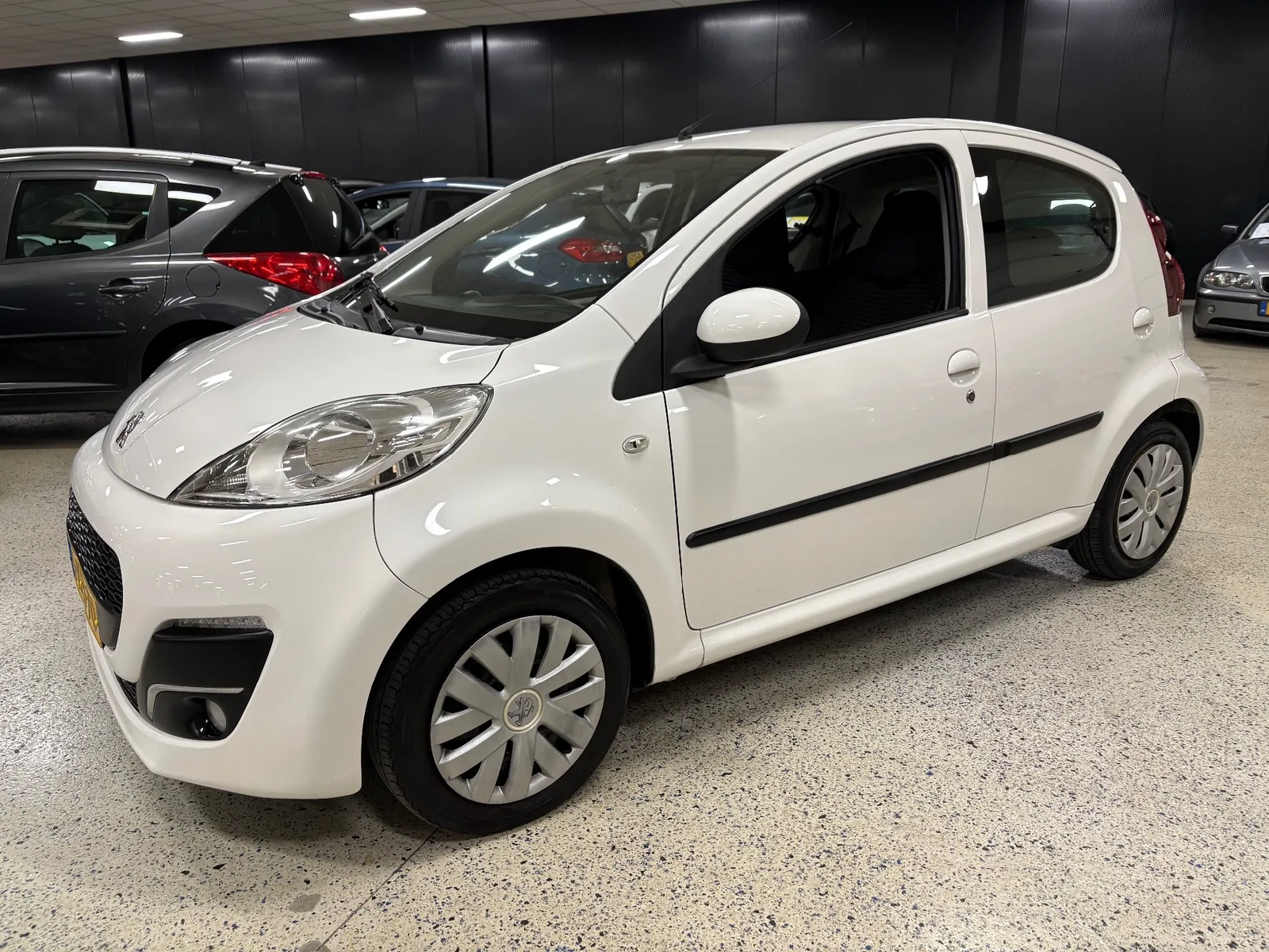 Peugeot 107 (2013) — foto 1