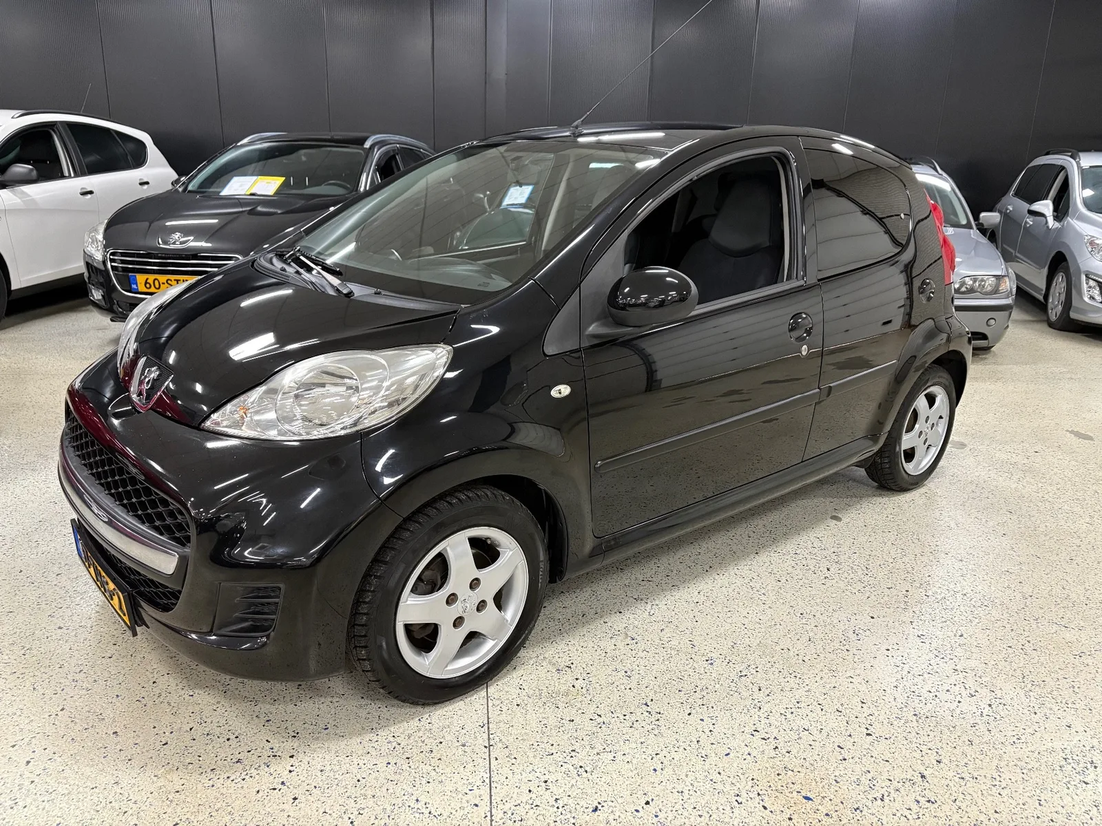 Peugeot 107 (2012) — foto 1