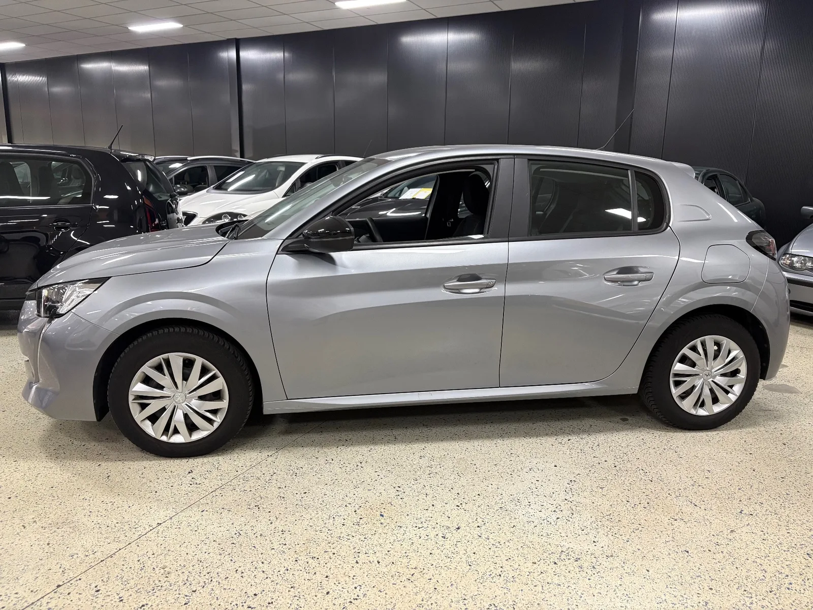 Peugeot 208 (2022) — foto 1