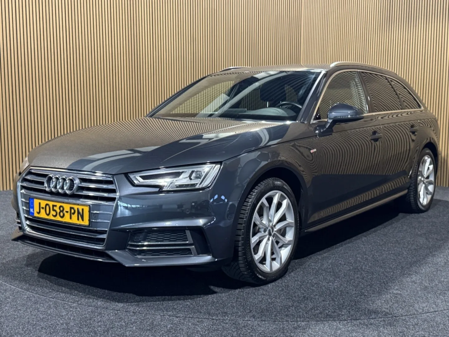 Audi A4 (2016) — foto 1