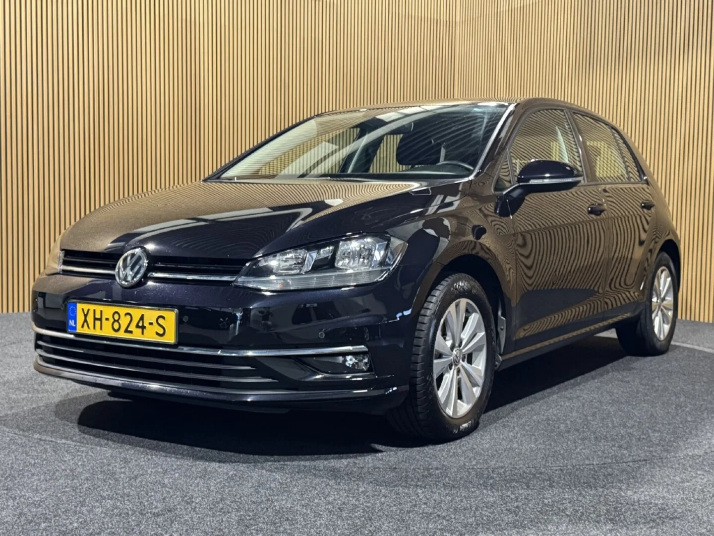 Volkswagen Golf (2019) — foto 1