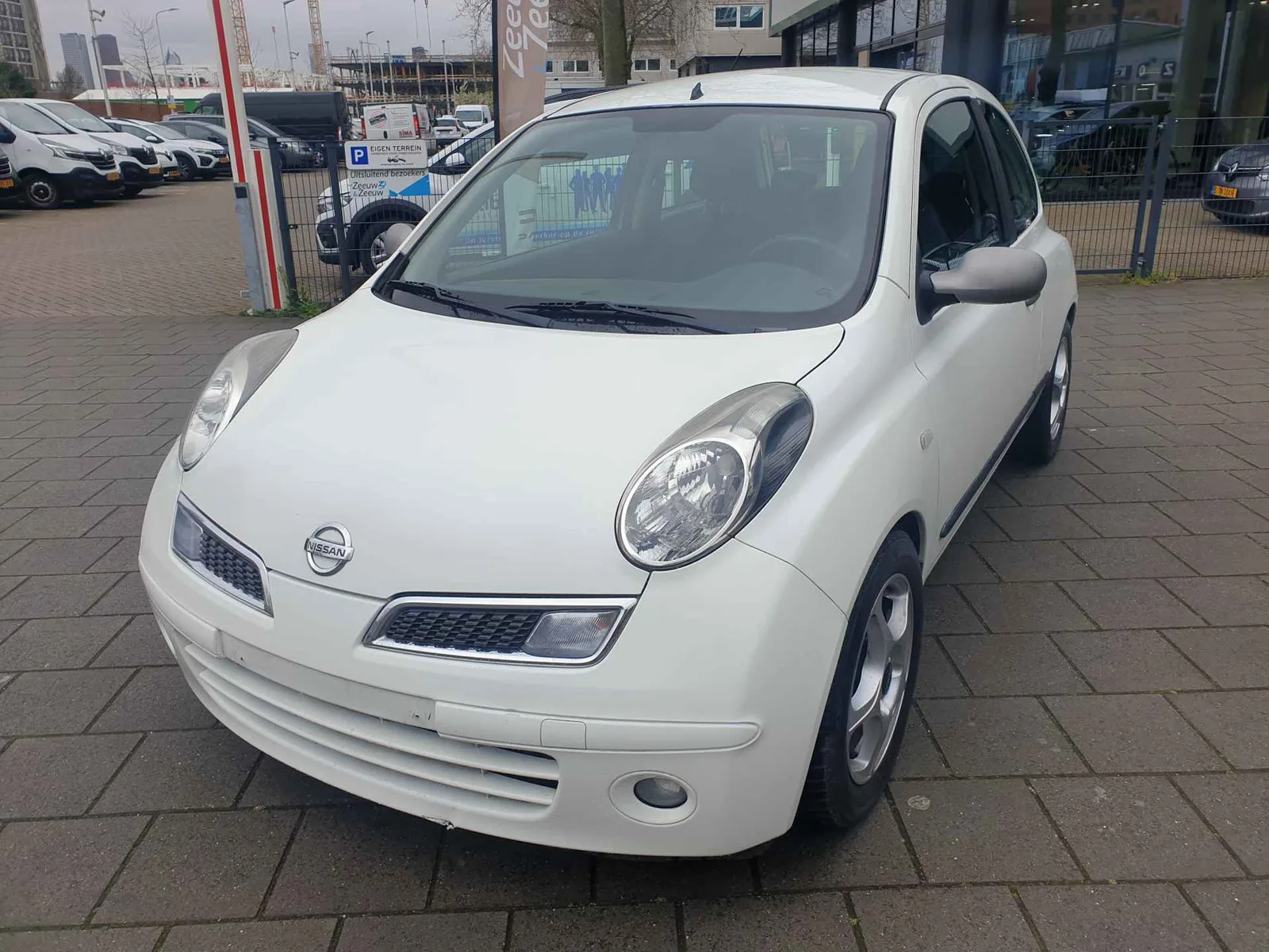 Nissan Micra (2009) — foto 1
