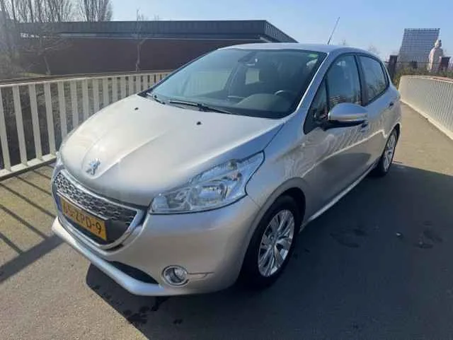 Peugeot 208 (2013) — foto 1