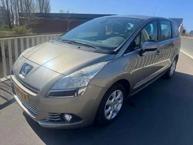Peugeot 5008 (2010) — foto 1