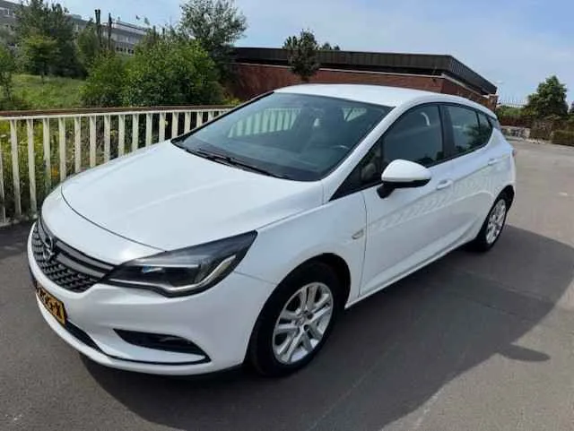 Opel Astra (2016) — foto 1