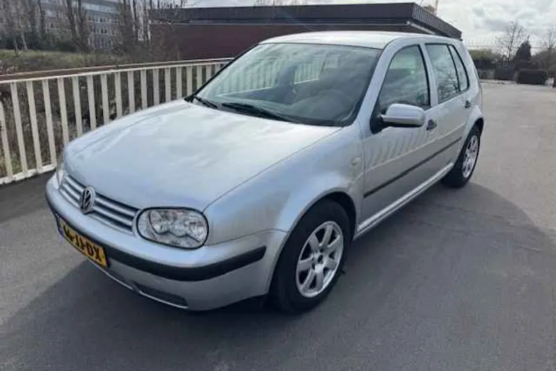 Volkswagen Golf (2002)