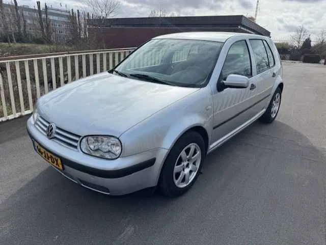 Volkswagen Golf (2002) — foto 1