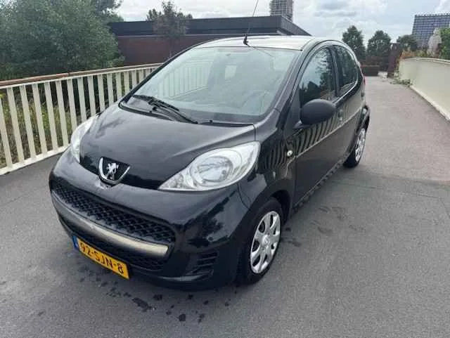 Peugeot 107 (2011) — foto 1