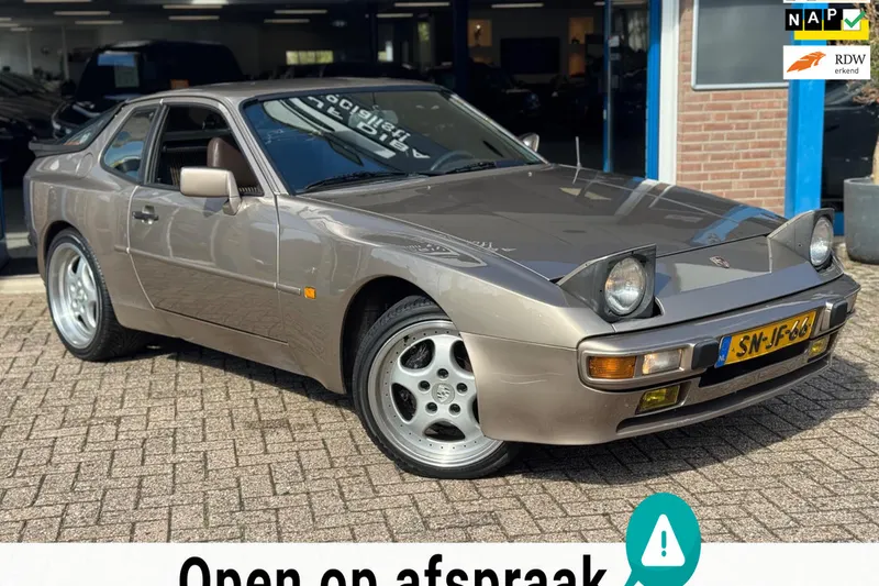 Porsche 944 (1983)