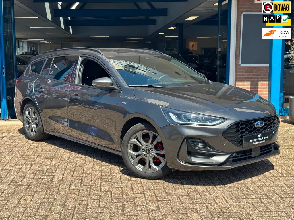 Ford Focus (2022) — foto 1