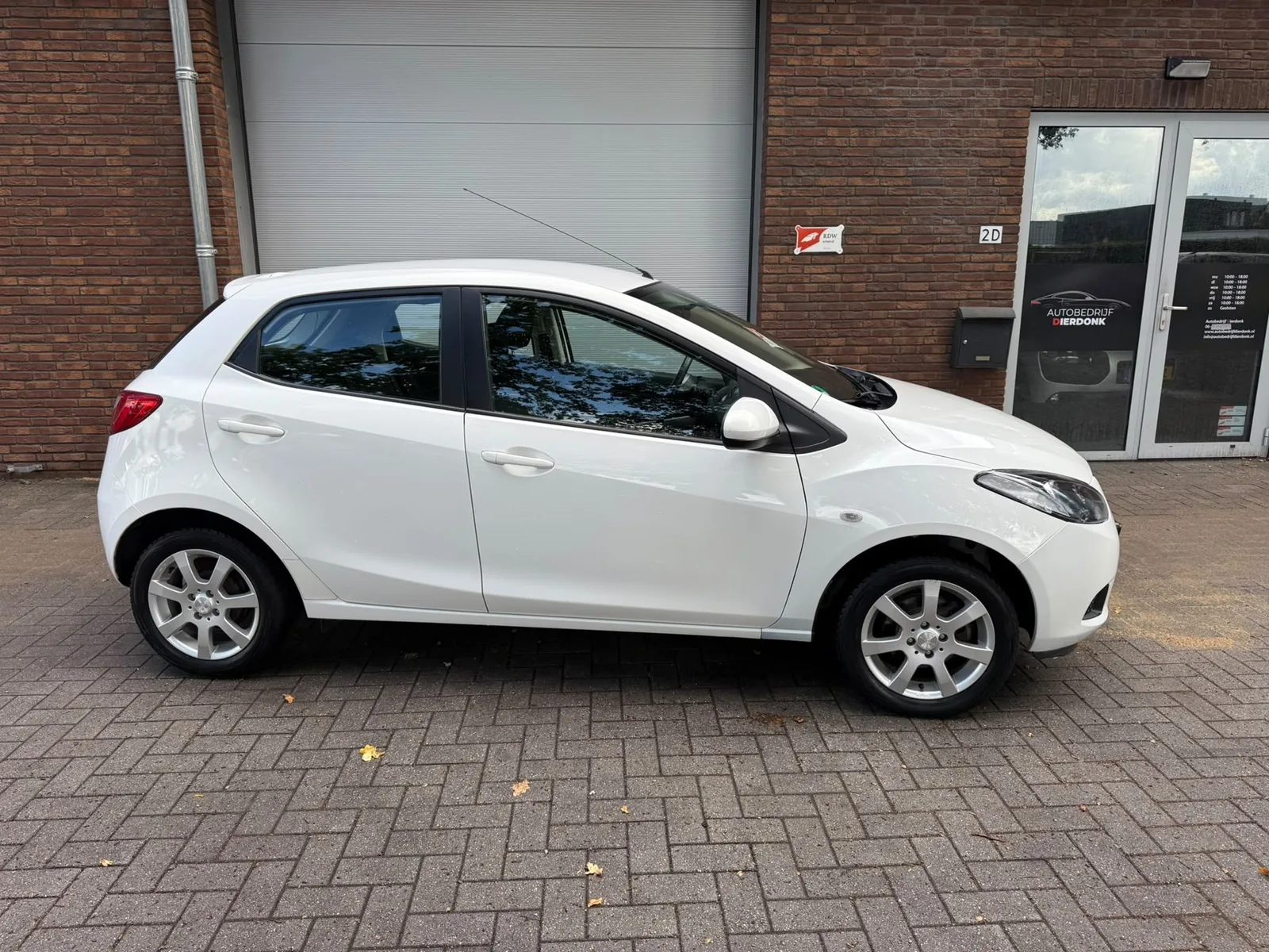 Mazda 2 (2009) — foto 1