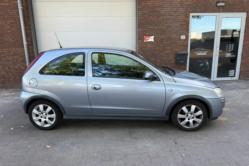 Opel Corsa (2005)