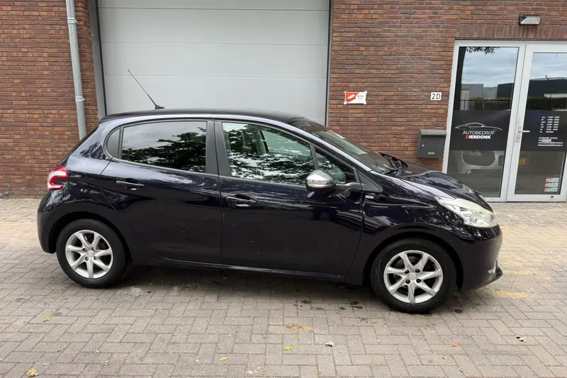 Peugeot 208 (2014)