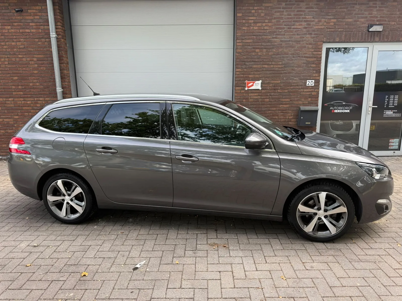 Peugeot 308 (2016) — foto 1