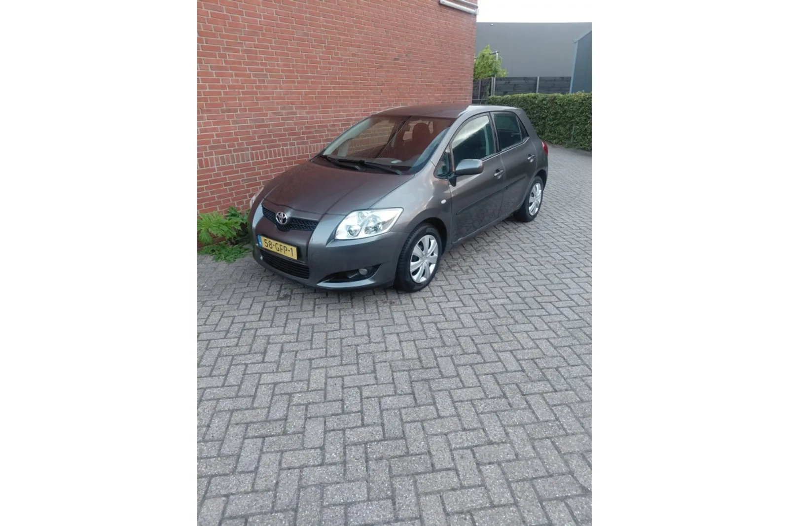 Toyota Auris (2008) — foto 1