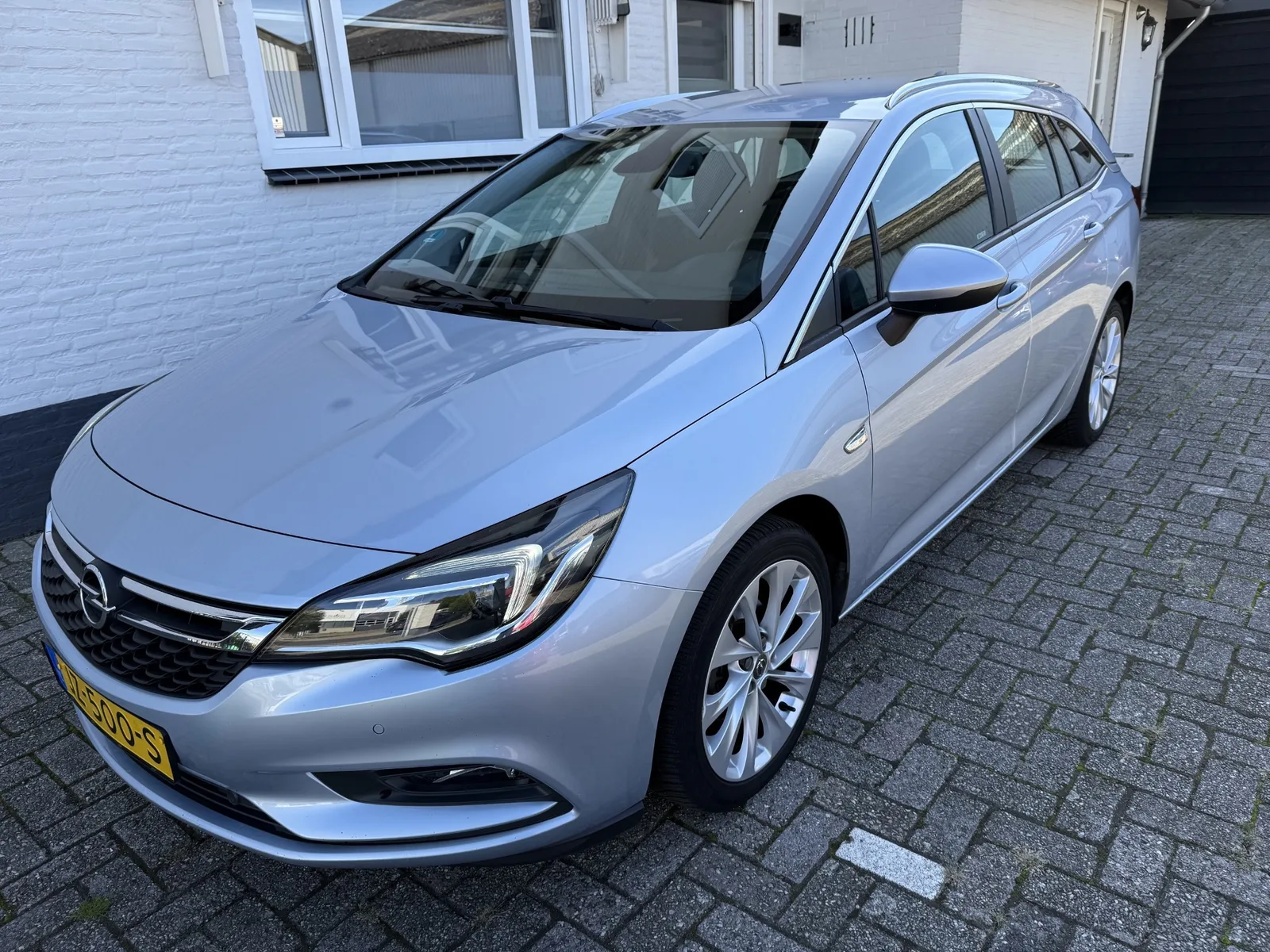 Opel Astra (2016) — foto 1