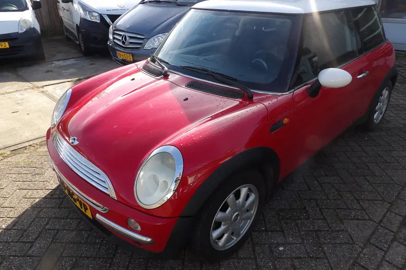 MINI Cooper (2003)