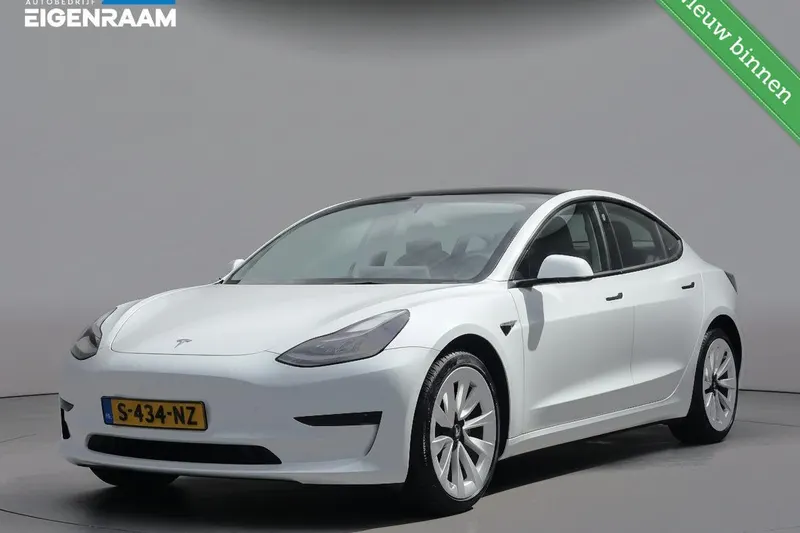 Tesla Model 3 (2023)