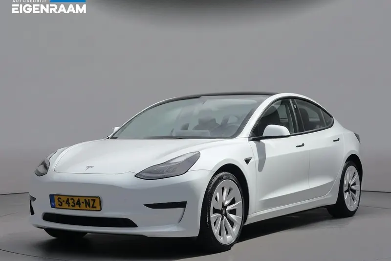 Tesla Model 3 (2023)