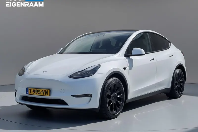 Tesla Model Y (2023)
