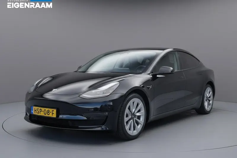 Tesla Model 3 (2022)