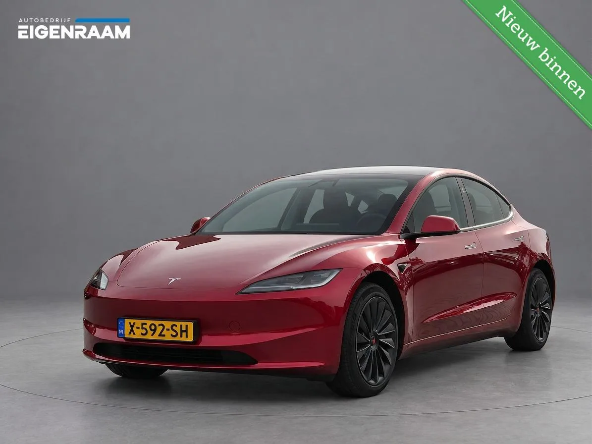 Tesla Model 3 (2024) — foto 1