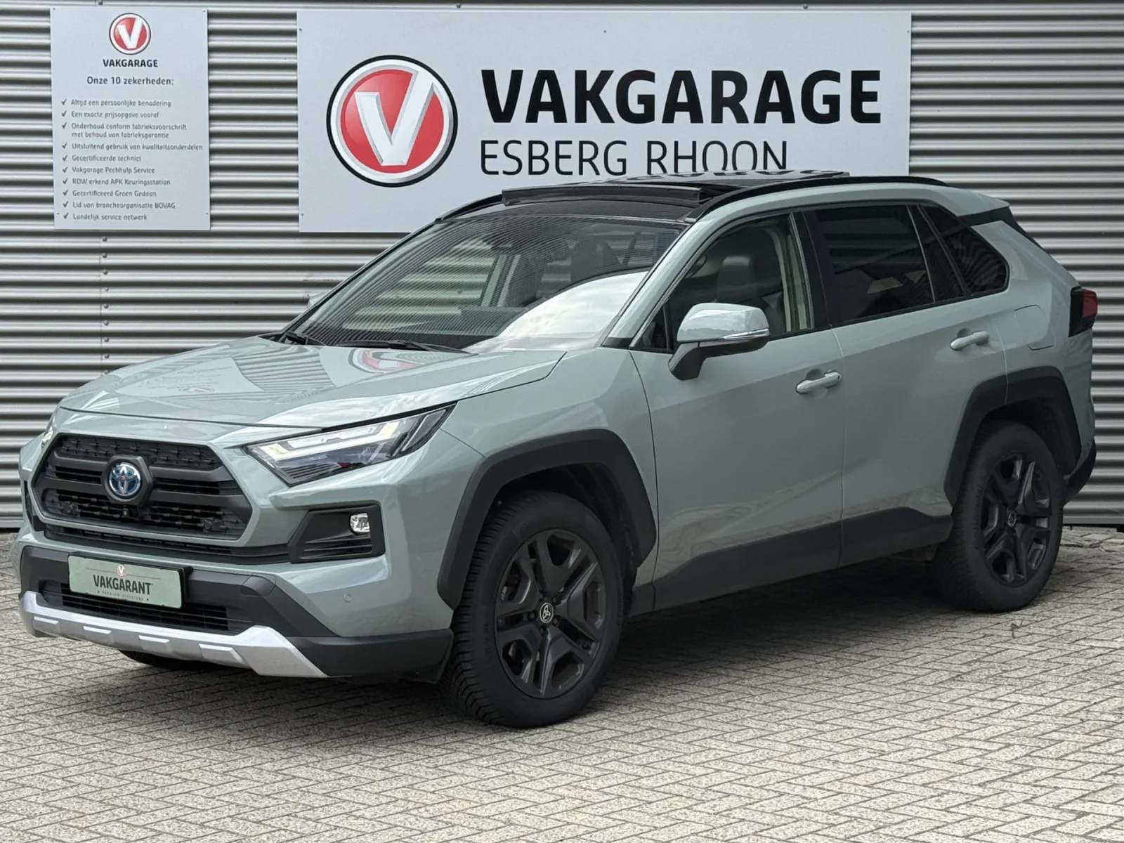 Toyota RAV4 (2023) — foto 1