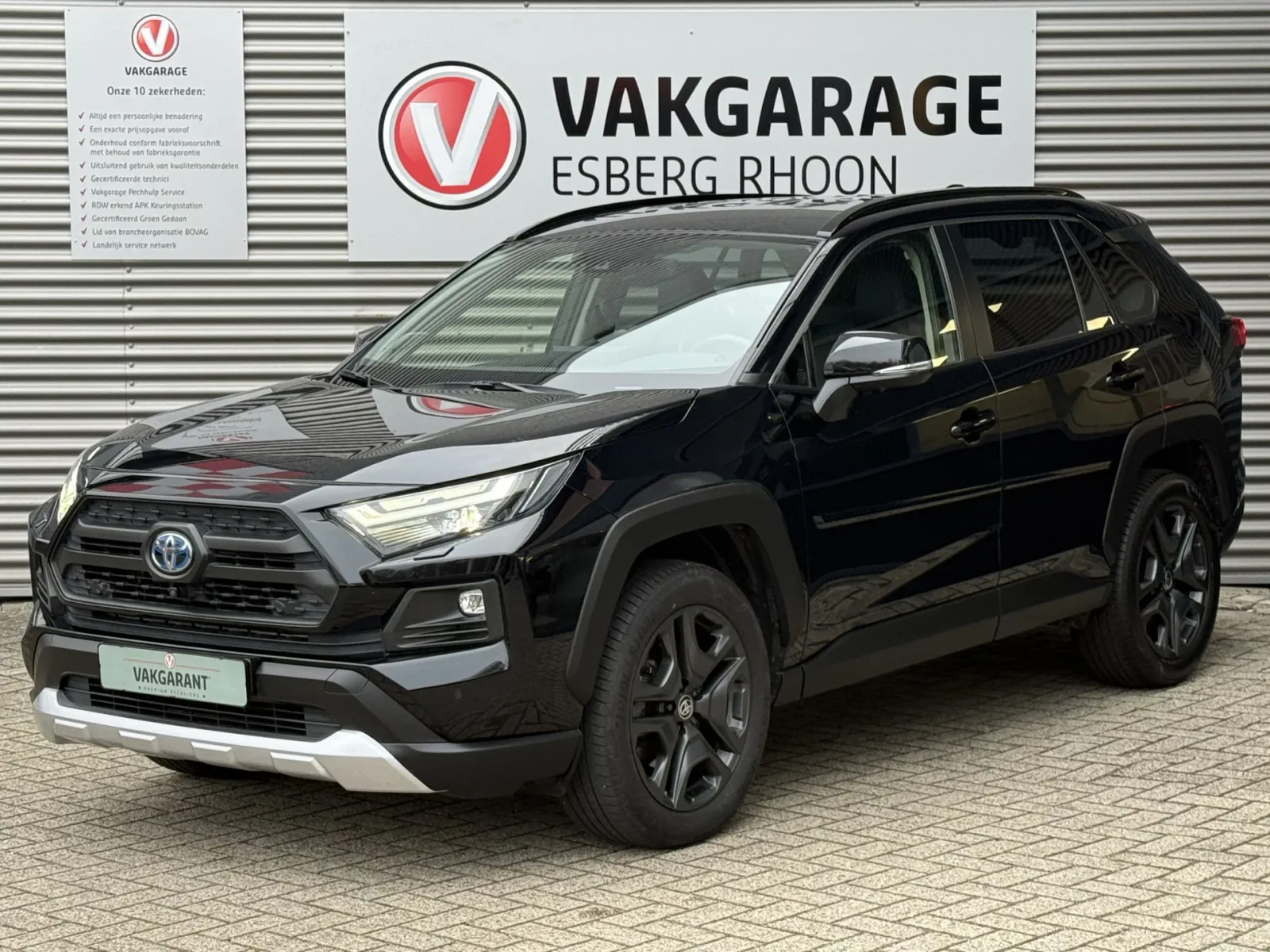 Toyota RAV4 (2022) — foto 1