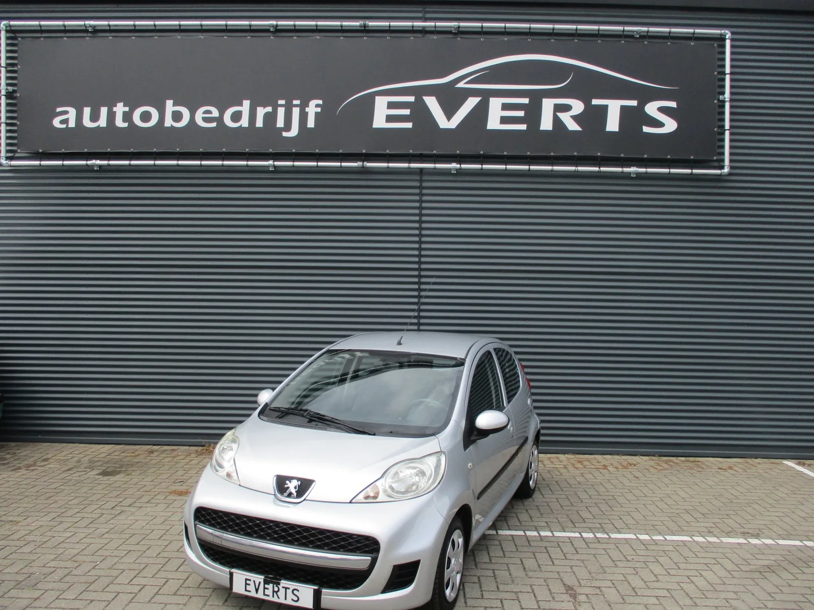 Peugeot 107 (2011) — foto 1