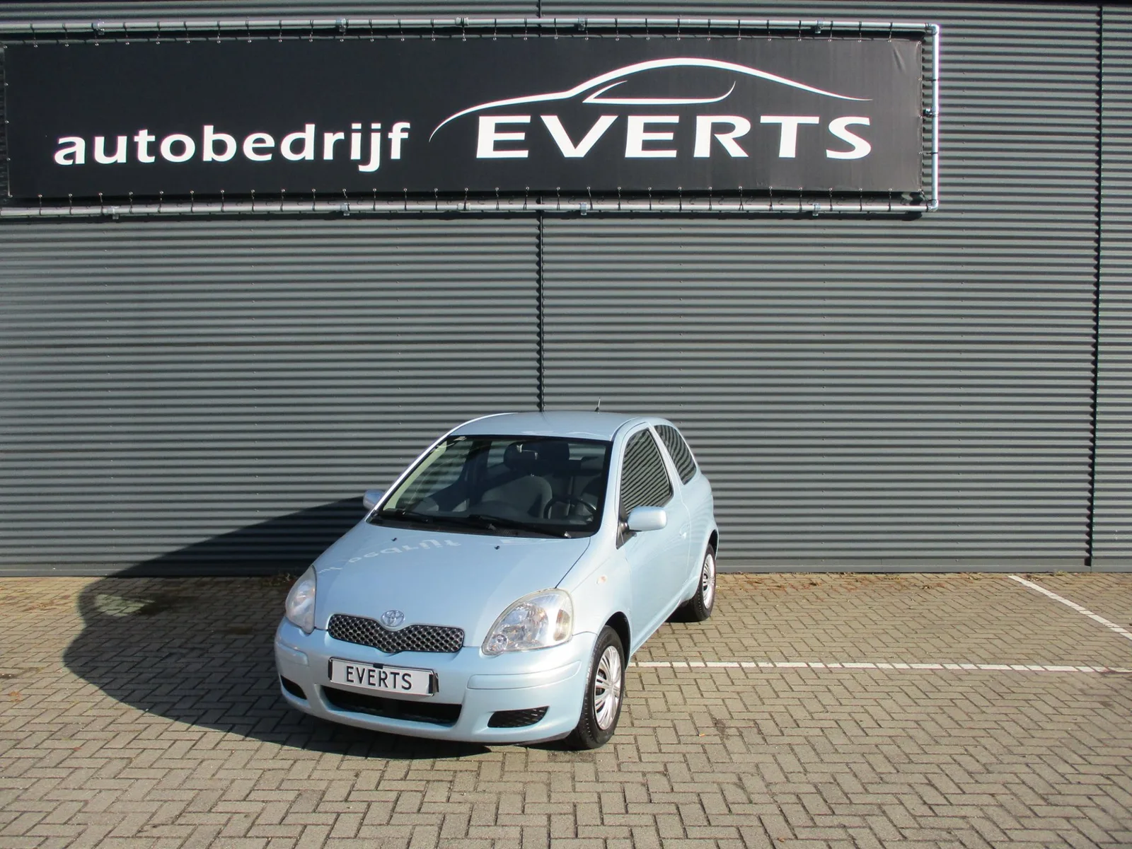 Toyota Yaris (2004) — foto 1