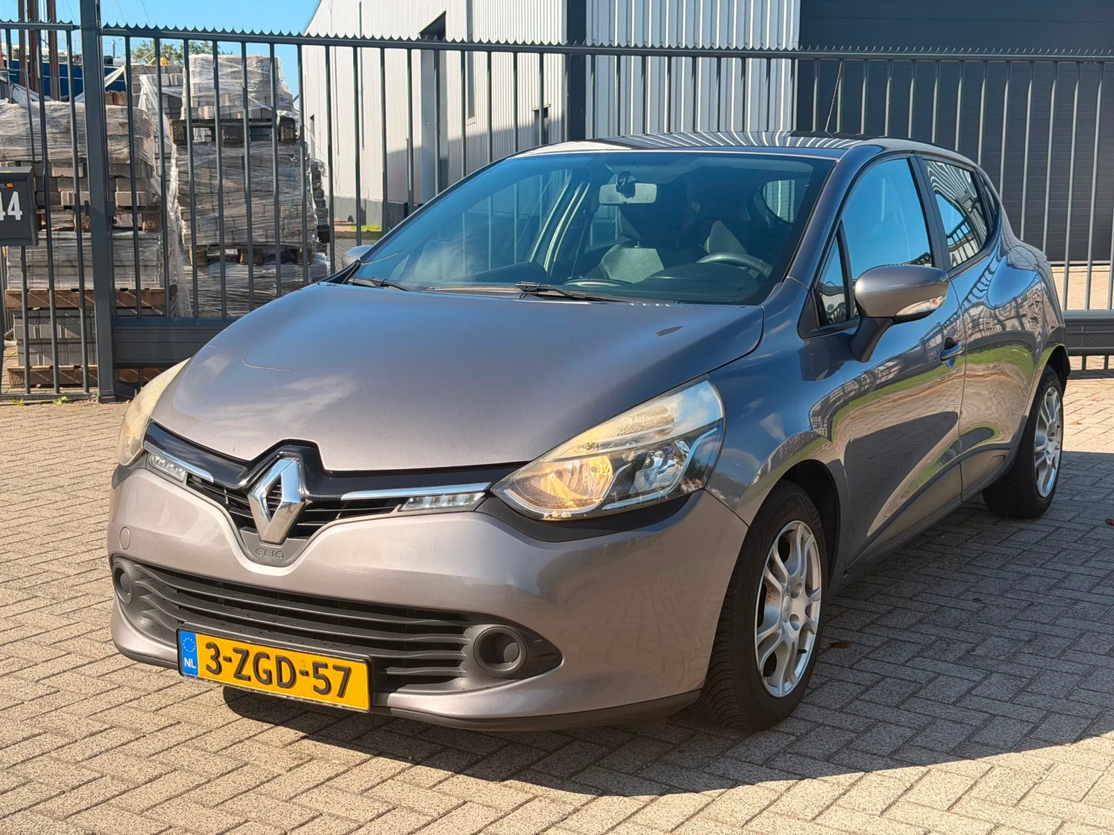 Renault Clio (2015) — foto 1