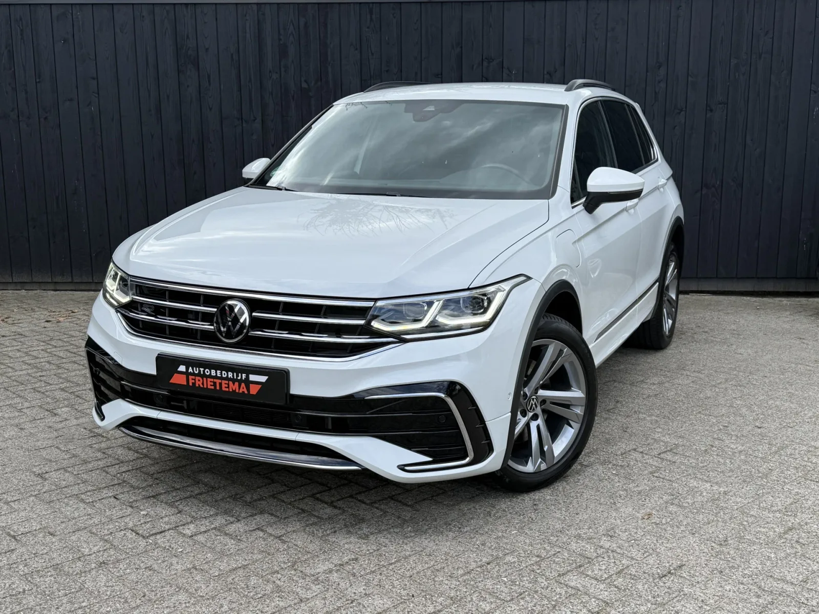 Volkswagen Tiguan (2023) — foto 1