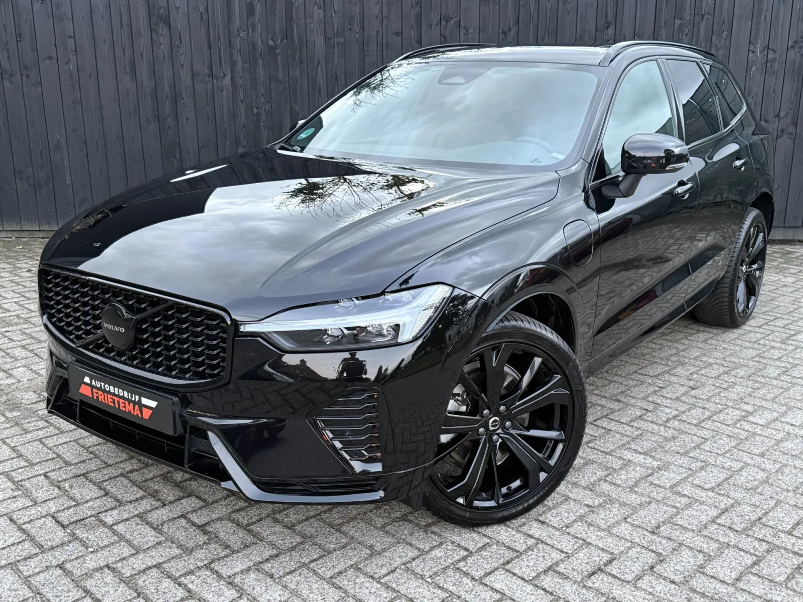 Volvo XC60 (2024) — foto 1