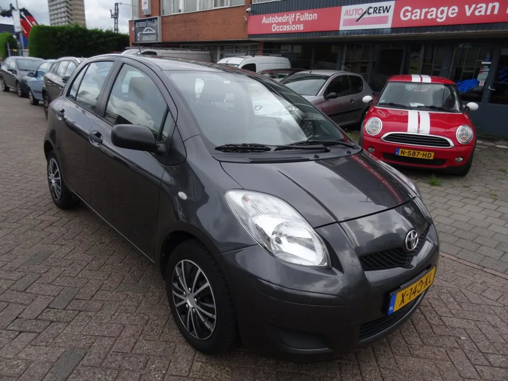 Toyota Yaris (2010) — foto 1