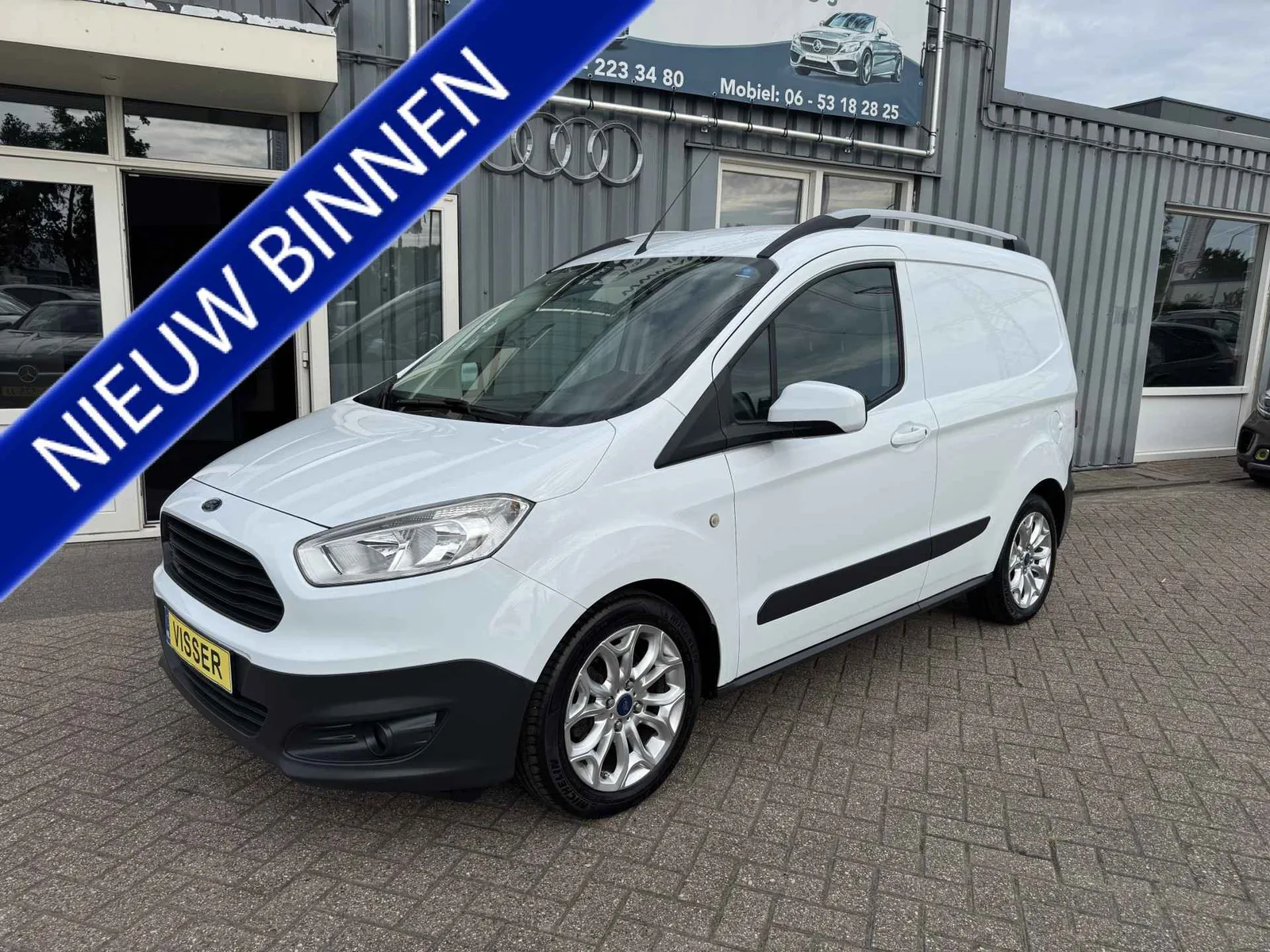Ford Transit Courier (2017) — foto 1