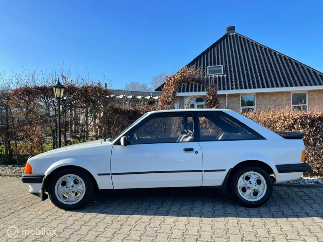 Ford Escort (1981) — foto 1