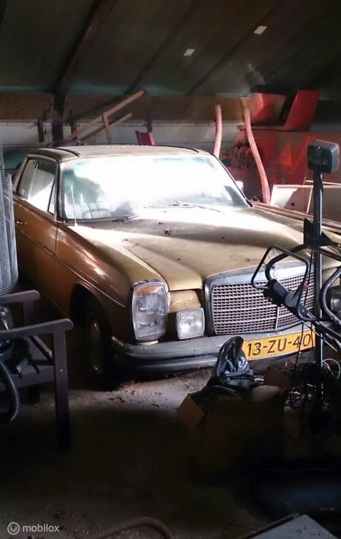 Mercedes-Benz 200-Serie (1974) — foto 1