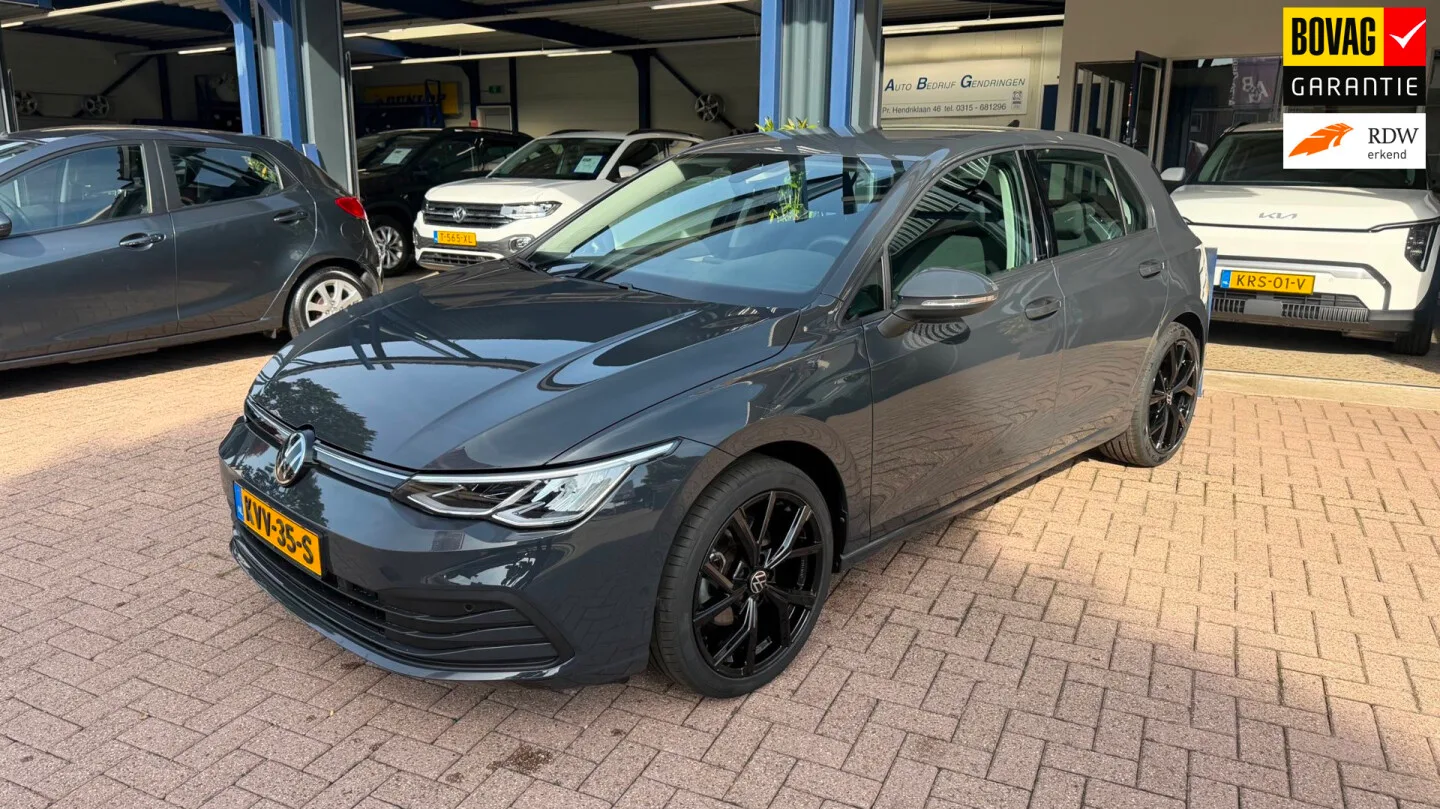Volkswagen Golf (2023) — foto 1