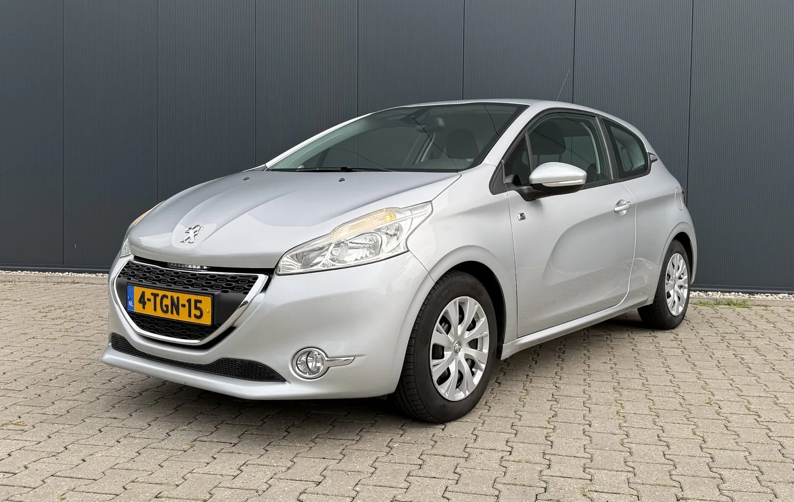 Peugeot 208 (2014) — foto 1