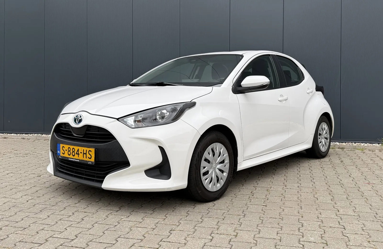 Toyota Yaris (2023) — foto 1