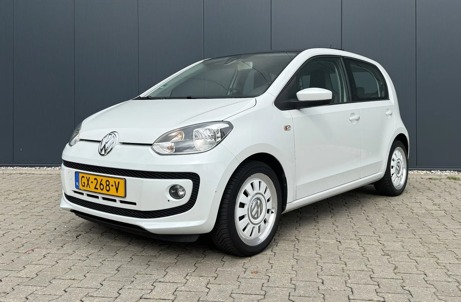 Volkswagen Up! (2015) — foto 1