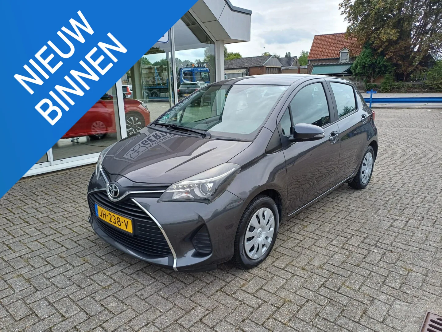 Toyota Yaris (2016) — foto 1