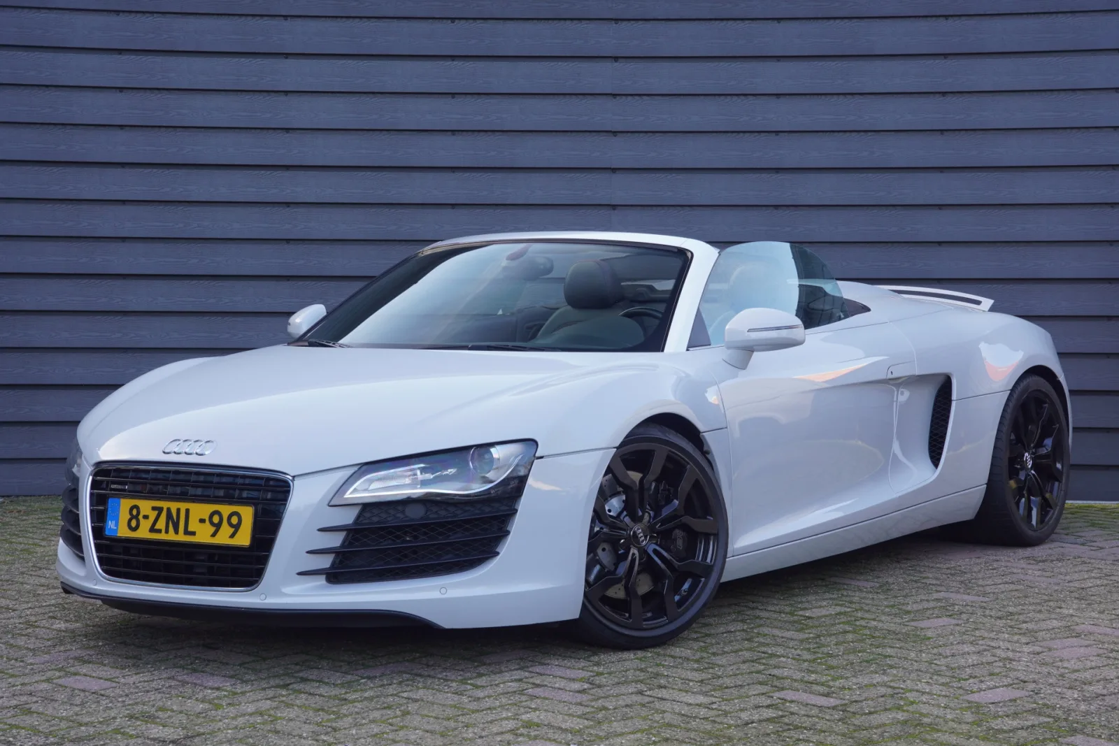 Audi R8 (2011) — foto 1
