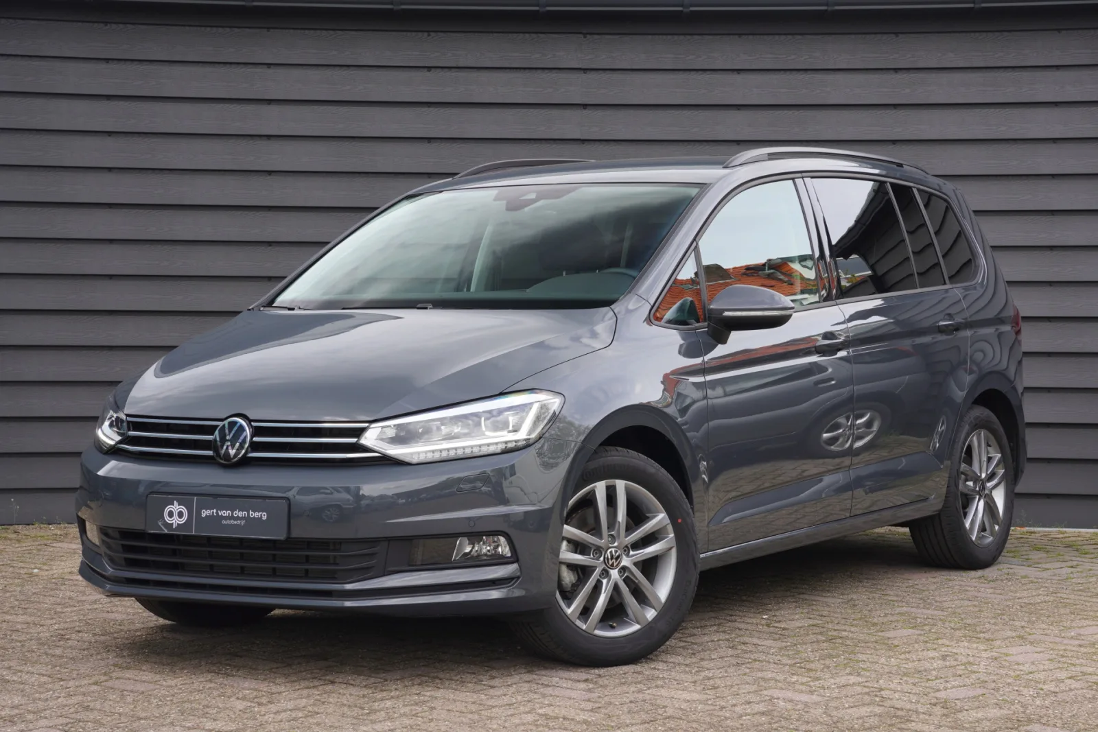 Volkswagen Touran (2025) — foto 1