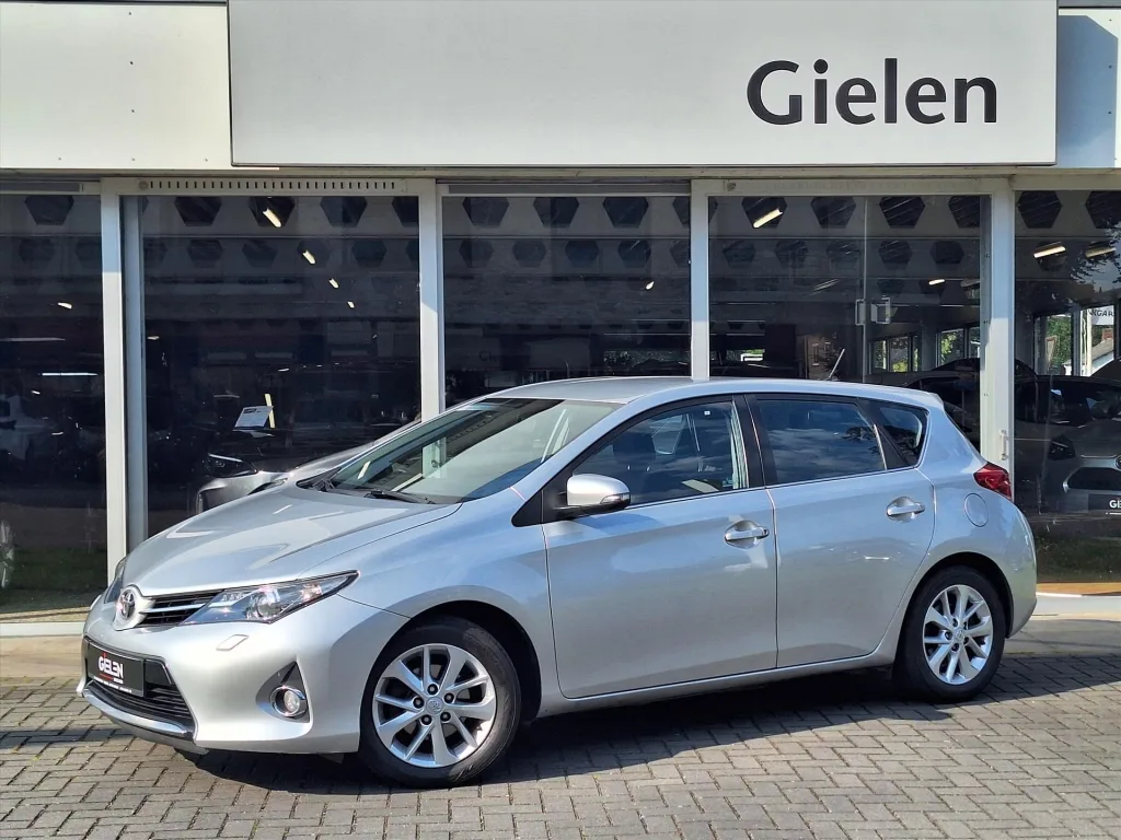 Toyota Auris (2015) — foto 1