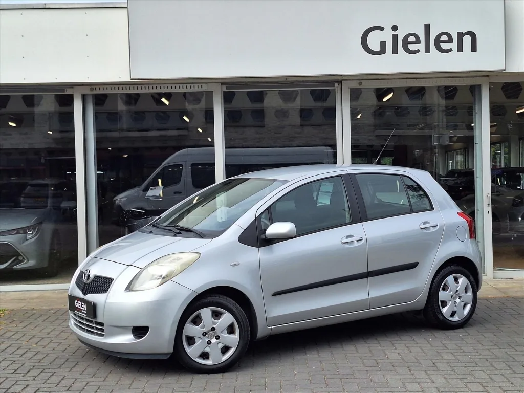 Toyota Yaris (2006) — foto 1