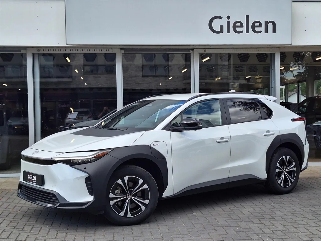 Toyota bZ4X (2024) — foto 1