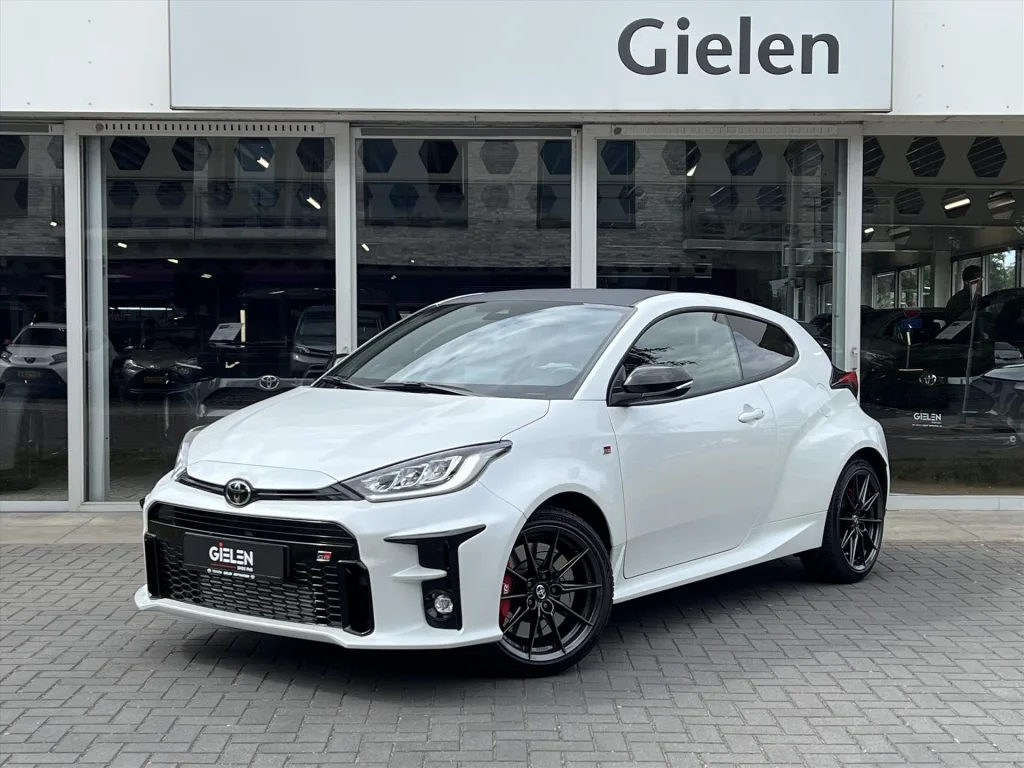 Toyota Yaris (2024) — foto 1